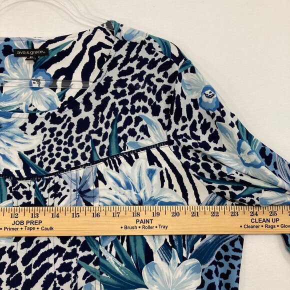Ava & Grace size XL Blue Floral Animal Print Pintuck Stretch Knit 3/4 Sleeve Top - Picture 5 of 8